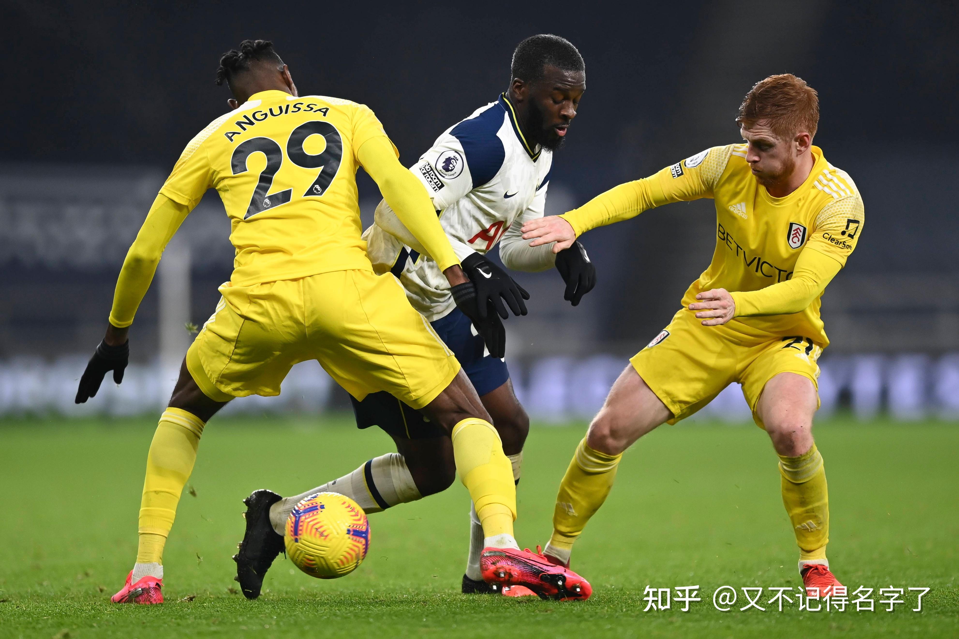 富勒姆遭遇横扫，重返英超难题重重