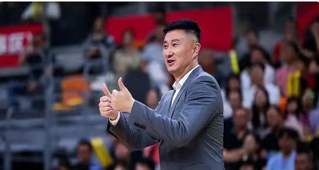 包含广东队主帅获赞扬，球队士气高涨的词条