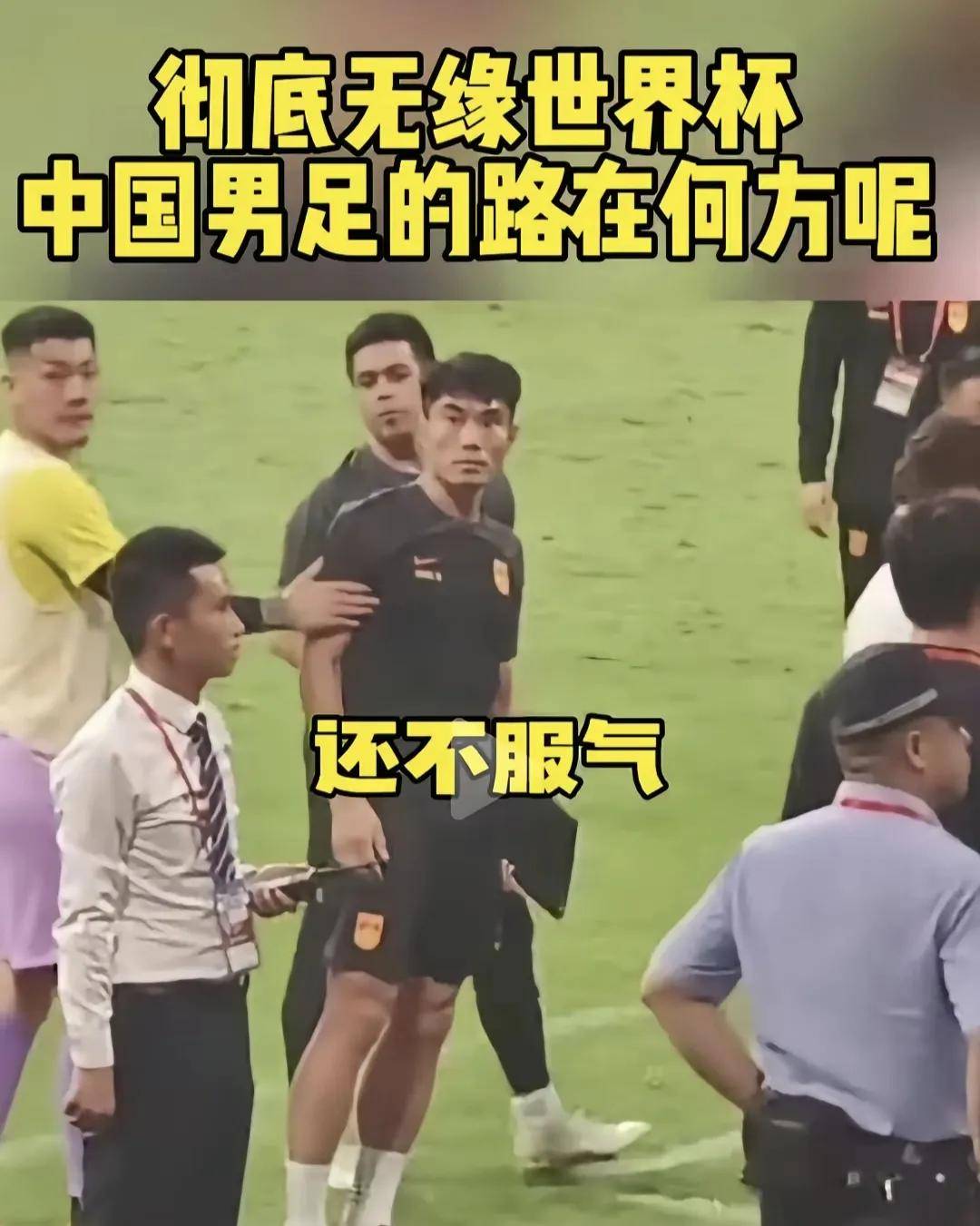 精彩比赛引发球迷热议，瞬间成为焦点的简单介绍